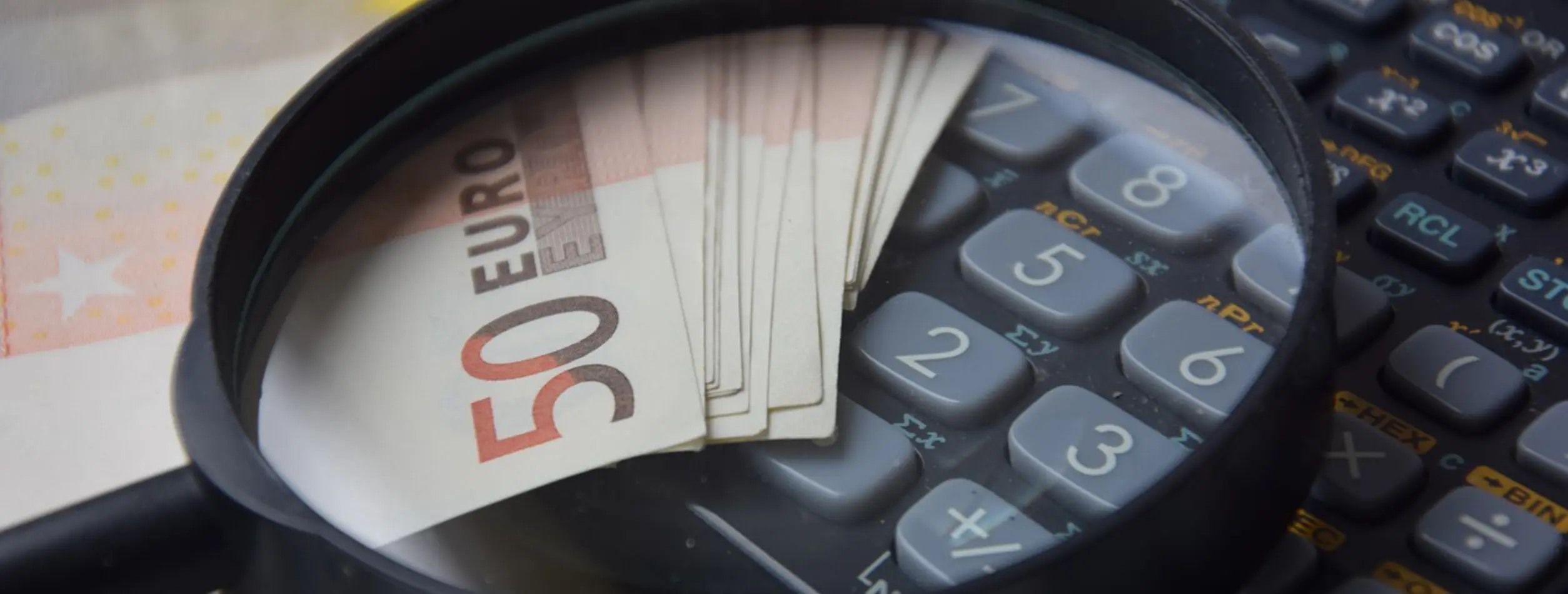 Geld Onder Vergrootglas